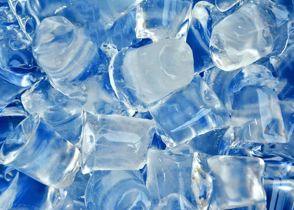 Кубики Льоду Синьому Фоні — стокове фото