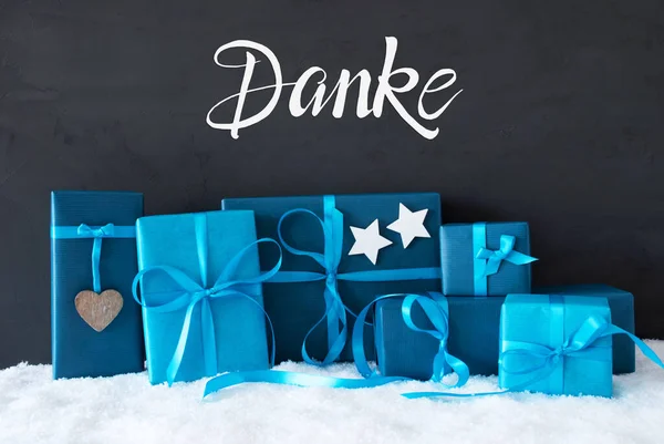 Weihnachtsgeschenke Und Dekorationen Auf Weißem Hintergrund — Stockfoto