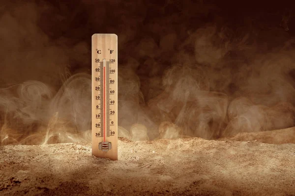 사막의 온도가 먼지가 온도계 — 스톡 사진