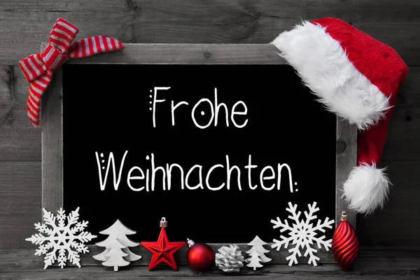 ドイツの書道と黒板フロエWeihnachtenはメリークリスマスを意味します ツリー ボールとサンタの帽子のようなクリスマスの装飾 灰色の木の背景 — ストック写真
