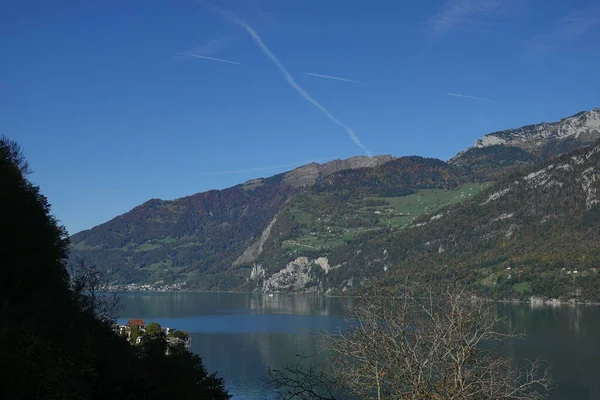 チュールのスイスの山の中のWalensee — ストック写真