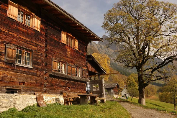 Historische Denkmalgeschützte Holzhütte Von Gerstruben Den Bergen Bei Oberstdorf — Stockfoto