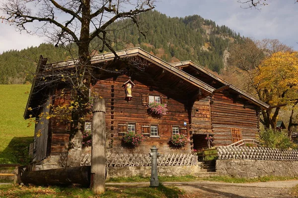 Historische Denkmalgeschützte Holzhütte Von Gerstruben Den Bergen Bei Oberstdorf — Stockfoto