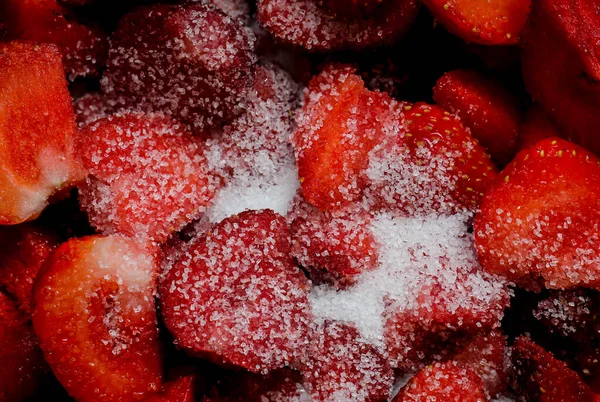 Muchas Fresas Azucaradas Cortadas Una Taza — Foto de Stock