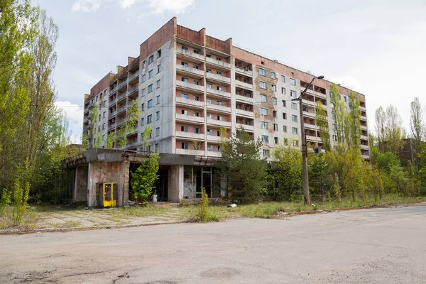 Старое Заброшенное Здание Городе — стоковое фото