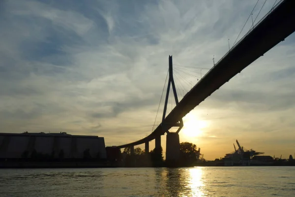 Most Nad Rzeką Wieczorem — Zdjęcie stockowe
