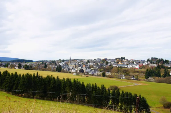 Vackert Landskap Med Bergsby Bakgrunden — Stockfoto