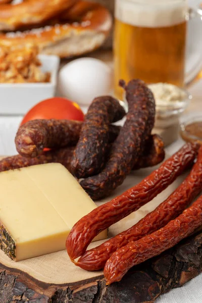 Salchichas Alemanas Con Queso Cerveza — Foto de Stock