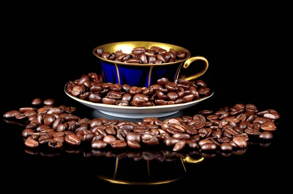 Eine Kaffeetasse Mit Kaffee Oder Kaffeebohnen — Stockfoto