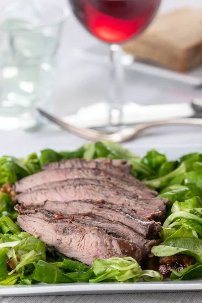 Grilovaný Steak Jehněčím Salátu — Stock fotografie