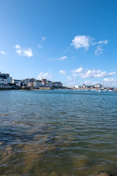 フランスの夏のブルターニュの風景です夏の海この地域の色は — ストック写真