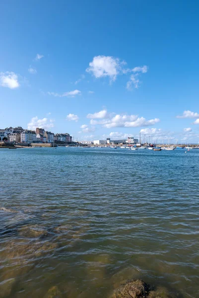 フランスの夏のブルターニュの風景です夏の海この地域の色は — ストック写真