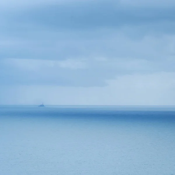 Latarnia Morska Wyspie Oceanie Atlantyckim Niedaleko Myzen Head Irlandia — Zdjęcie stockowe