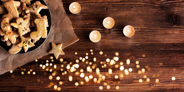 Biscoitos Caseiros Saborosos Para Natal Decorados Velha Mesa Madeira Rústica — Fotografia de Stock