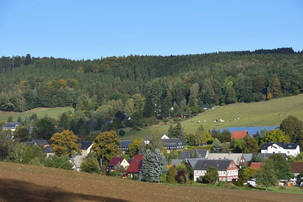 Wunderschöne Landschaft Mit Einem Kleinen Dorf Den Bergen — Stockfoto