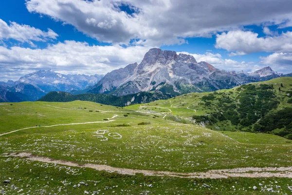 Bela Vista Das Montanhas Nos Alpes — Fotografia de Stock