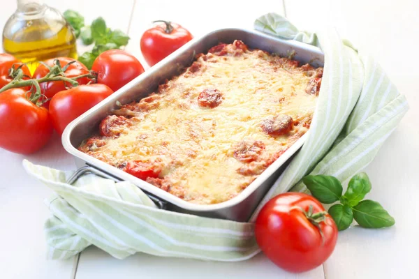 Lasagne Rajčatovou Omáčkou Bazalkou — Stock fotografie