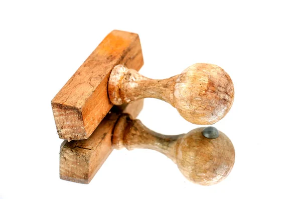 Alter Holzhammer Und Stößel Isoliert Auf Weißem Hintergrund — Stockfoto