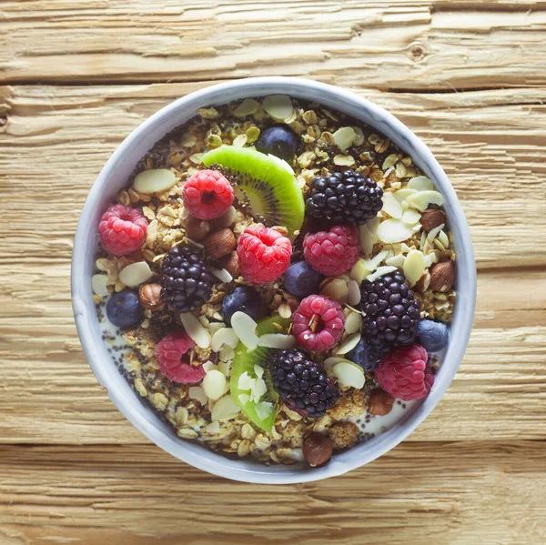 Gesundes Frühstück Mit Müsli Und Beeren — Stockfoto
