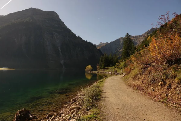 Krásná Krajina Jezerem Horách — Stock fotografie