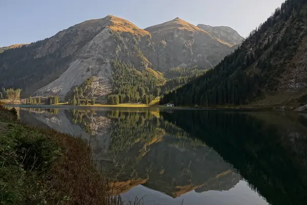 Tyrol Avusturya Daki Tannheimer Vadisi Ndeki Dağlar Vilsalpsee Nin Berrak — Stok fotoğraf