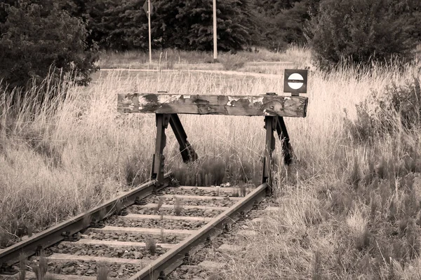 Een Bumper Wordt Bevestigd Aan Het Einde Van Een Spoor — Stockfoto