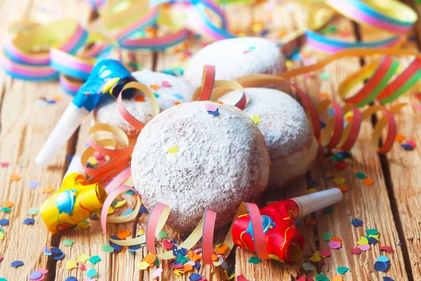 Kremalı Şekerli Renkli Doğum Günü Pastası — Stok fotoğraf