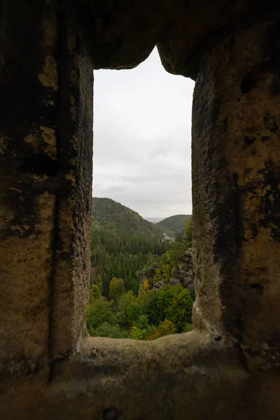 Pohled Okolní Krajinu Mezerami Zdi Pevnosti — Stock fotografie
