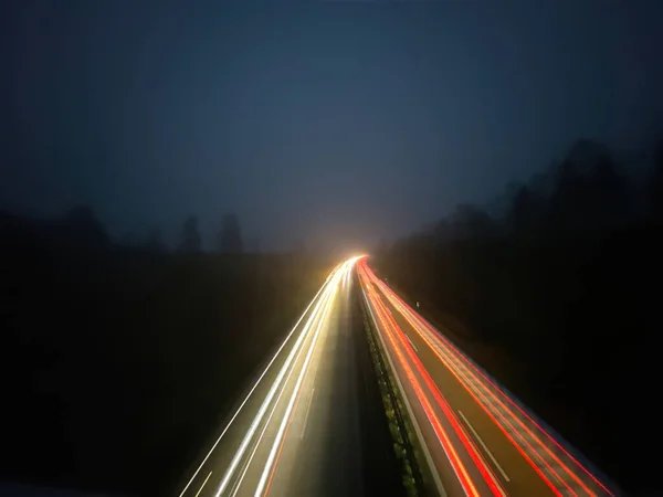 Longa Exposição Tráfego Rodoviário Auto Estrada Noite Com Luzes Acesas — Fotografia de Stock