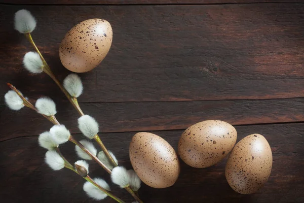 Oeufs Pâques Branches Saule Sur Fond Bois — Photo