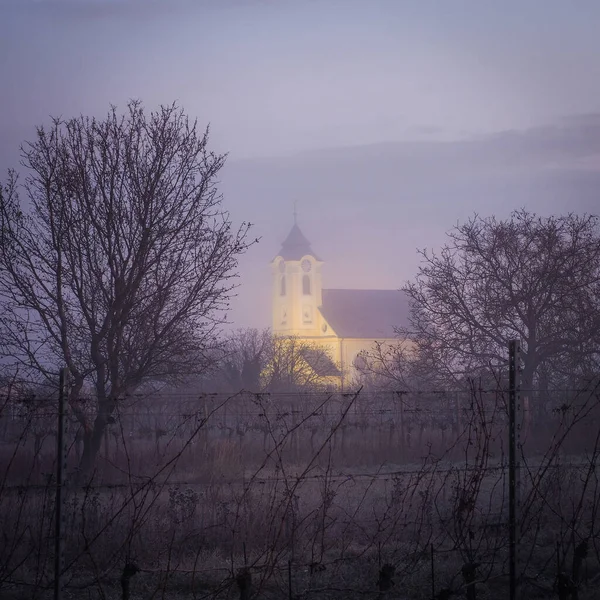 Chiesa Nella Nebbia — Foto Stock