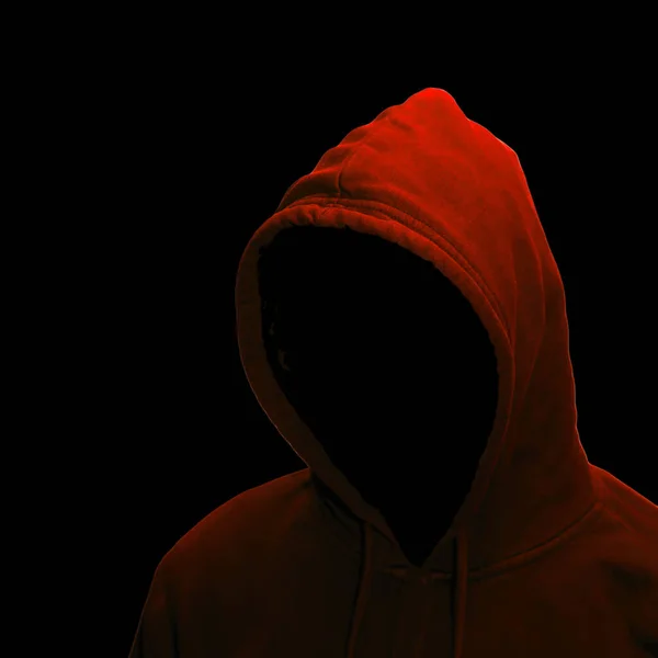 黑色背景下戴头巾毛衣的危险黑客 — 图库照片