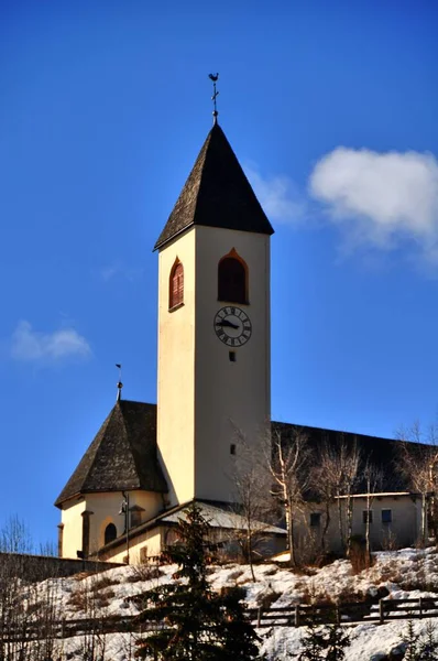 Kostel Nejsvětější Trojice Zimě — Stock fotografie