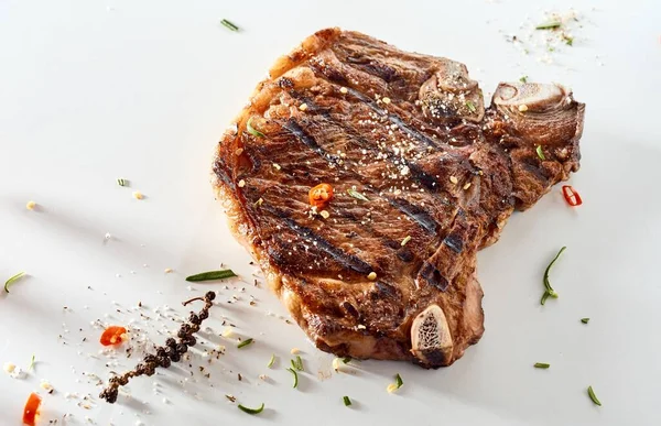 Bife Cowboy Grelhado Ribeye Desossado Temperado Com Pimenta Ervas Especiarias — Fotografia de Stock