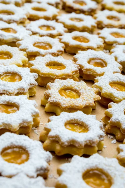 Weihnachtsplätzchen Auf Dem Tisch — Stockfoto