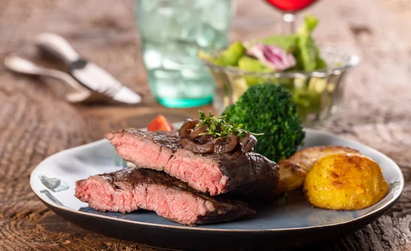 Halves Steak Plate — Stock Photo, Image