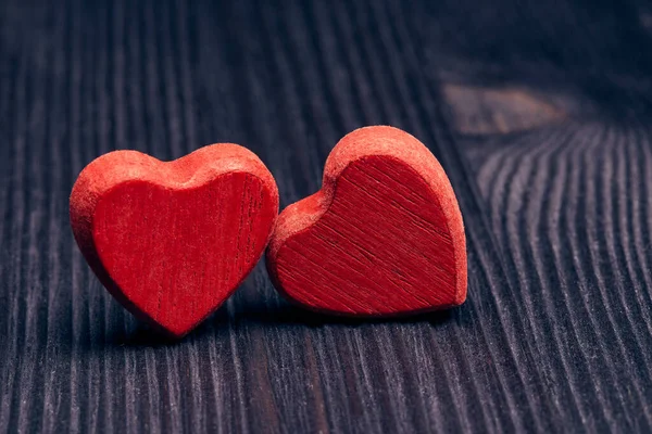 Két Dekoratív Szív Sötét Fából Készült Háttérrel Valentin Napi Kártya — Stock Fotó