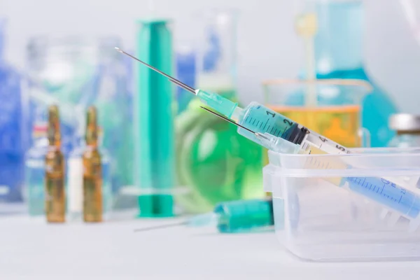 Seringa Vacina Linha Sobre Fundo Branco — Fotografia de Stock