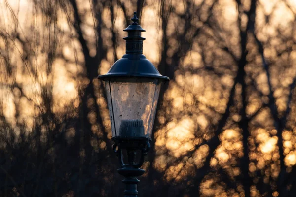 街上的老式灯笼 — 图库照片