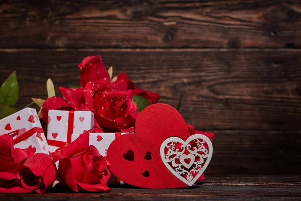 꽃다발 장식용 그리고 복제품 어두운 배경의 발렌타인데이 결혼식 낭만적 인사말 — 스톡 사진
