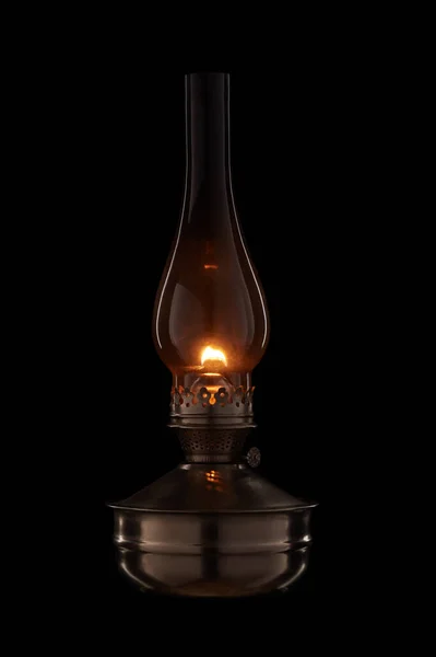 Vintage Kerosine Lamp Branden Zwarte Achtergrond Glazen Oude Olielamp Zijaanzicht — Stockfoto