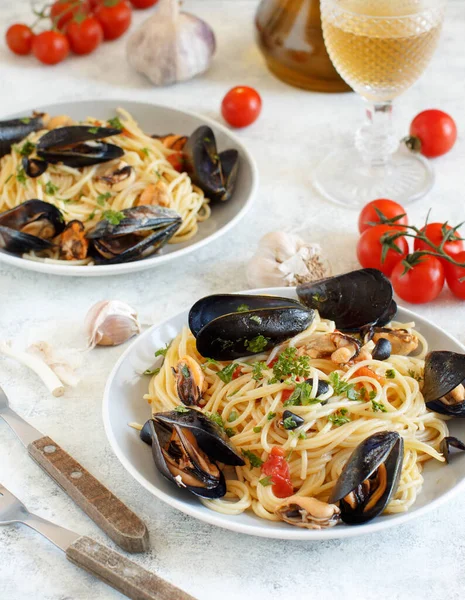Spaghetti Mussels Tomatoes Italian Seafood Pasta Close — Stock Photo, Image