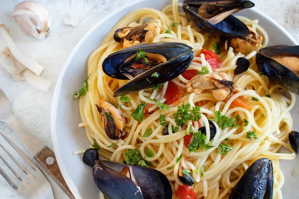 Špagety Mušlemi Rajčaty Italská Jídla Plodů Moře Blízko — Stock fotografie