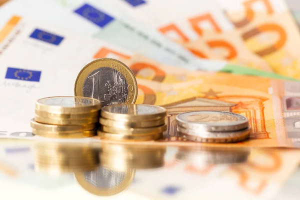 Stapel Euromunten Eurobankbiljetten Euromunt Het Volle Zicht Voor Achtergronden Duitsland — Stockfoto