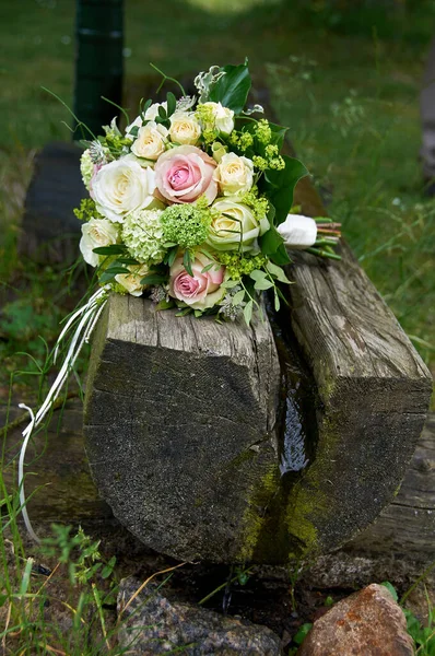 Krásná Svatební Kytice Růží Květin — Stock fotografie