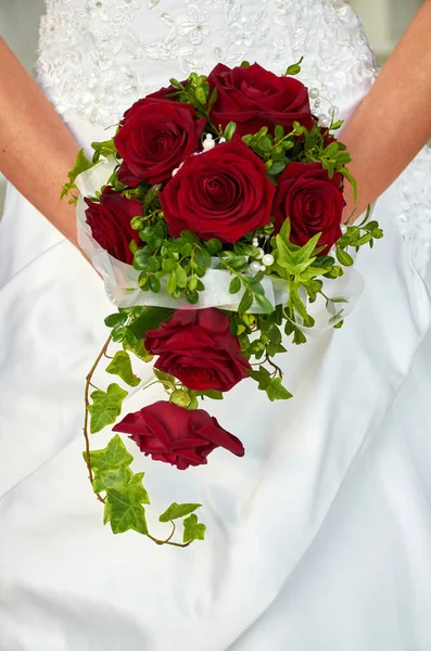 Красивий Букет Троянд Руках — стокове фото
