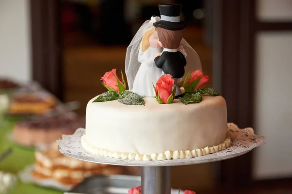Весільний Торт Квітами Фруктами — стокове фото