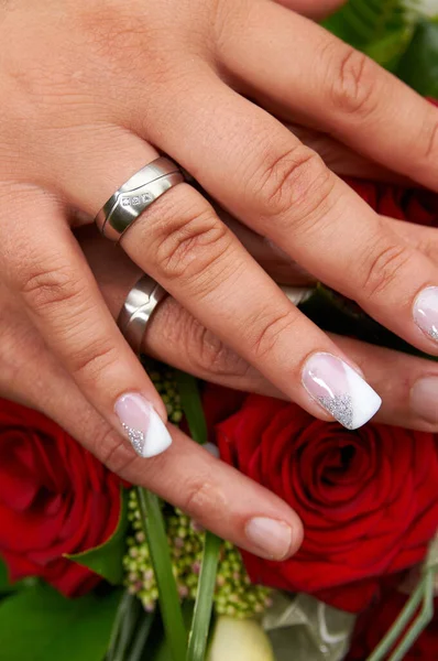 Anillos Boda Flores —  Fotos de Stock