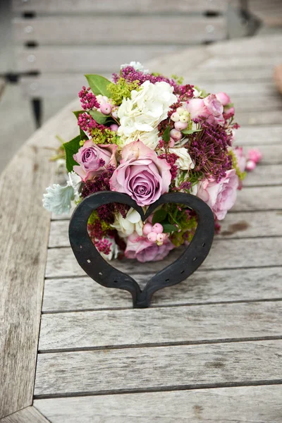 Vazoda Güzel Bir Buket Çiçek — Stok fotoğraf