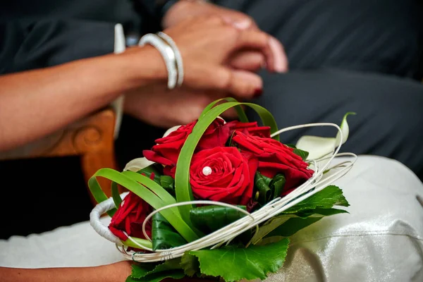 Wedding Rings Flowers — Stock Photo, Image